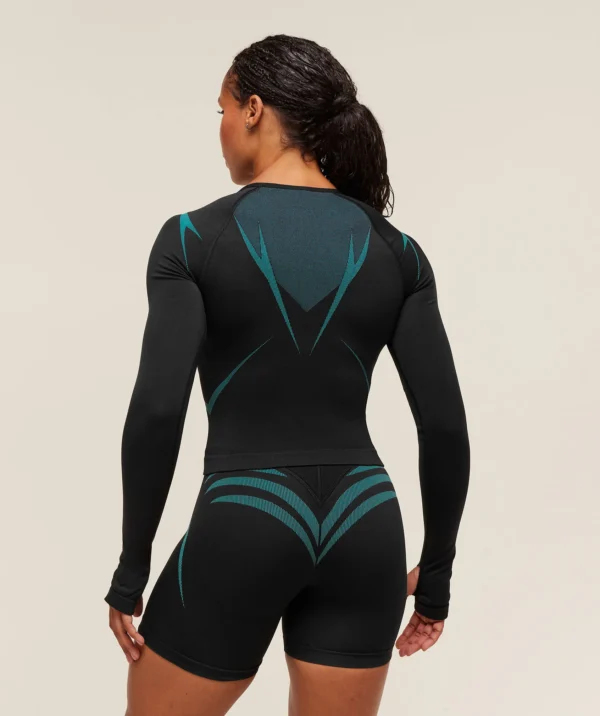 images-ApexLiftSeamlessLSCropTopGSBlackGSBrandBlueB3C7T_BC8K_0862_1920x Apex Lift Seamless Long Sleeve Crop Top